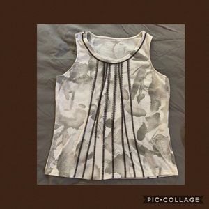 🍃Breezy linen blend top, olive green pattern on natural background, medium